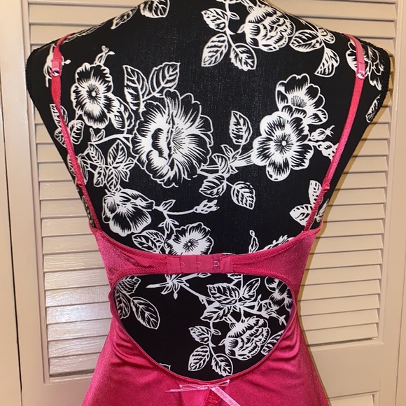 Victoria’s Secret Hot Pink Lingerie Size 36C - Picture 5 of 6